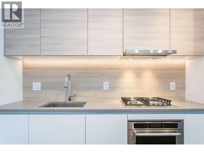 Photo du bâtiment - 525 Foster Ave