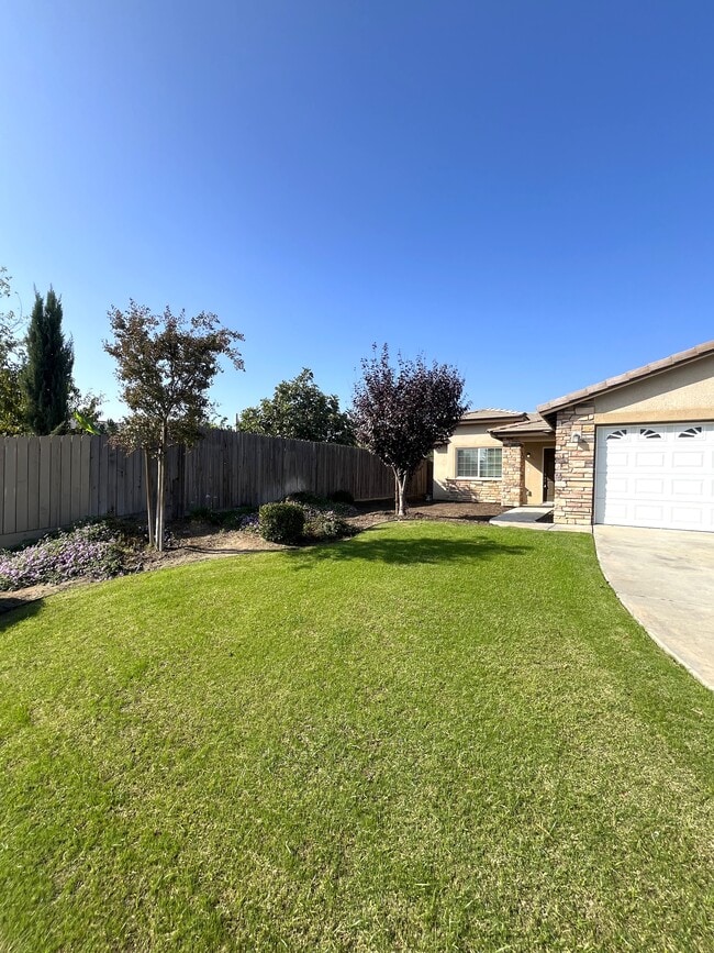 Building Photo - 6125 Kendra St