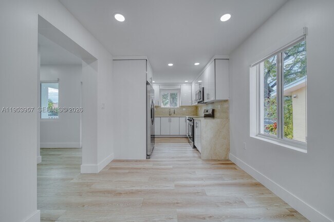 Foto del edificio - 4345 SW 5th St