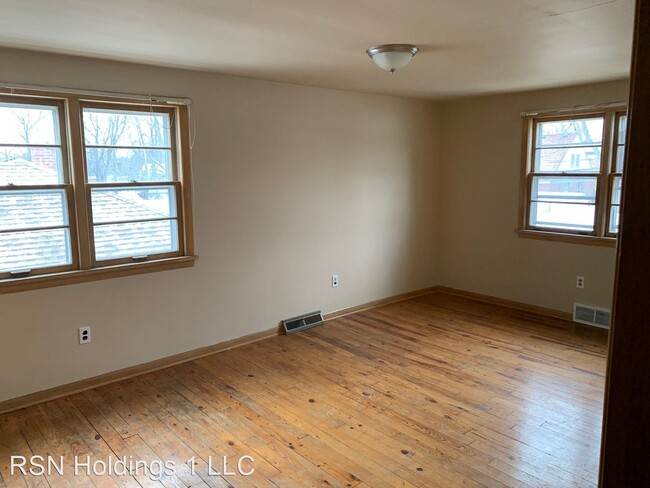 Building Photo - 3 br, 1 bath House - 18400 HAZELWOOD AVE