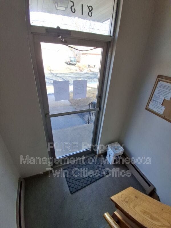 Building Photo - 815 17th St W