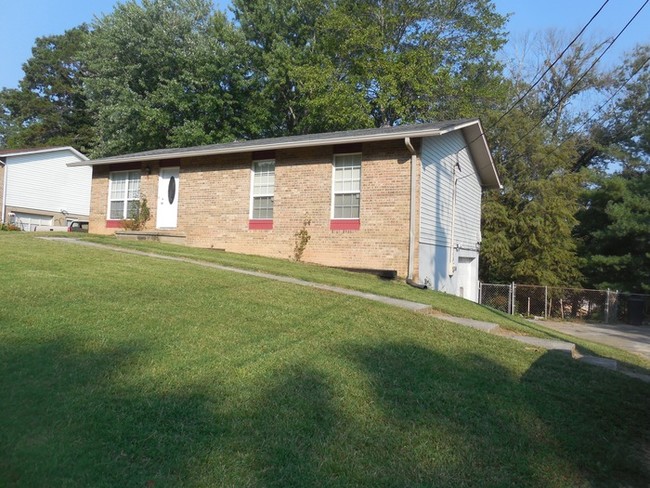 Building Photo - 6413 Shrewsbury Dr