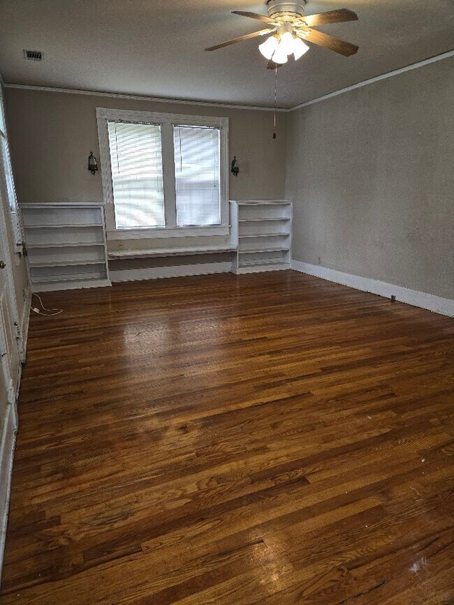 Front Living Area built in shelves - 2157 Richmond Ave