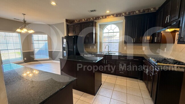 Foto del edificio - 15174 Brooks Ln