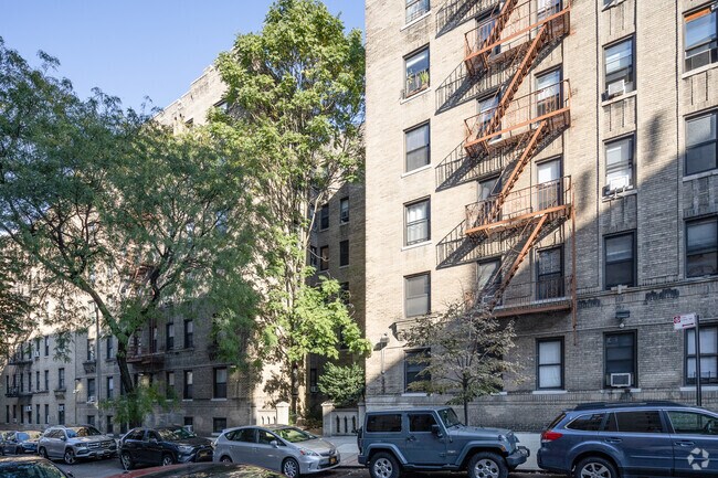 Building Photo - 105-115 Bennett Ave