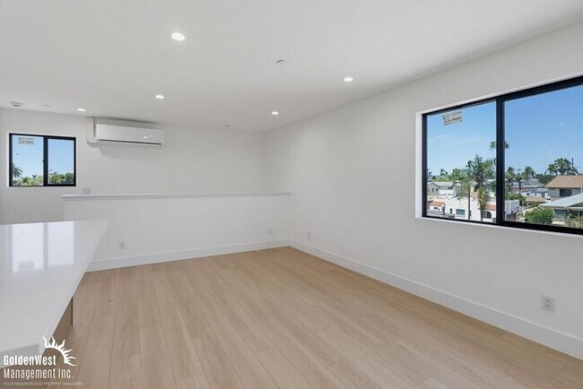 Foto del edificio - Newly Built 2Bdm 2Ba Upper-Level Apartment with Modern Finishes & Bright Open Living!