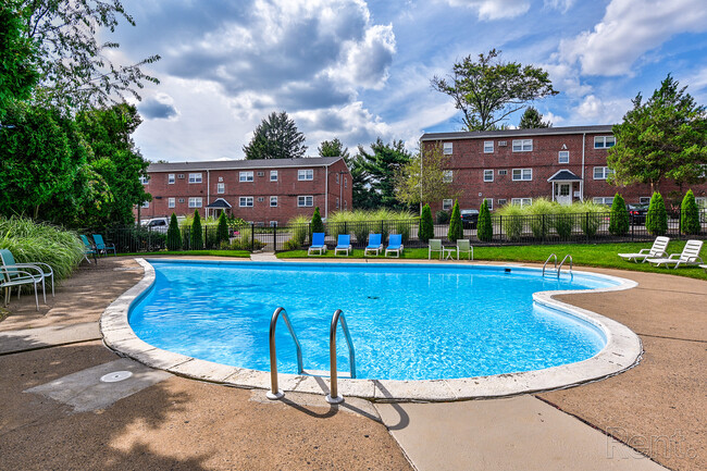 Building Photo - Hickory Hills Apartments