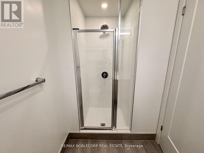 Building Photo - 801 The Queensway