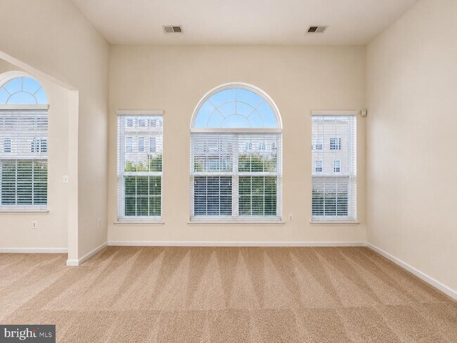 Foto del edificio - 6076 Wicker Ln