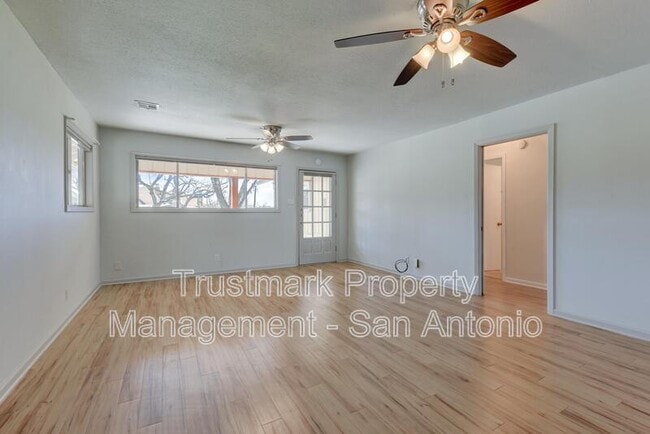 Foto del edificio - 120 Travis St