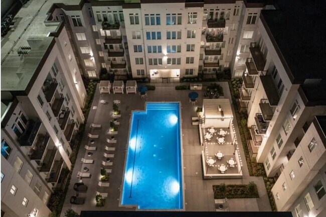 Foto del edificio - 1317 Post Oak Blvd