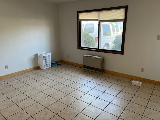 Building Photo - 4680 Vasey Ave