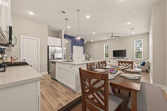 Building Photo - 6744 Del Rio St