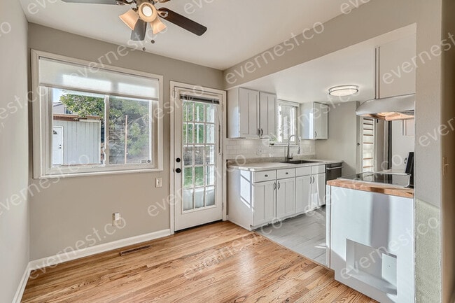 Building Photo - 10427 Holland Pl