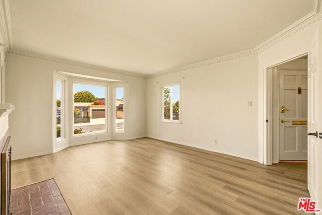 Foto del edificio - 7407 Naylor Ave