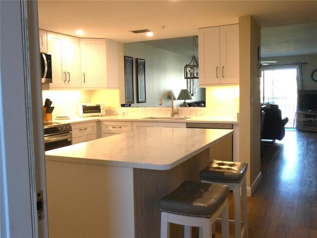 Building Photo - 9320 Clubside Cir