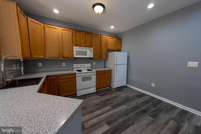 Building Photo - 7685 Duneiden Ln