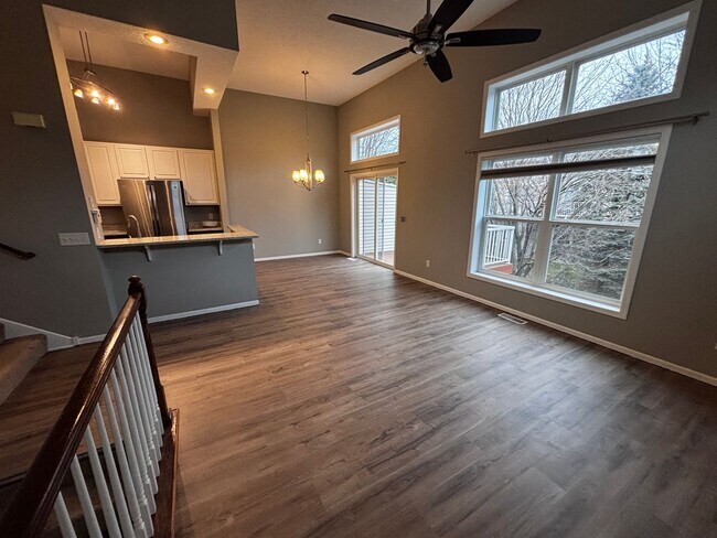 Foto del edificio - Gorgeous Woodbury Townhome Near Eagle Valley