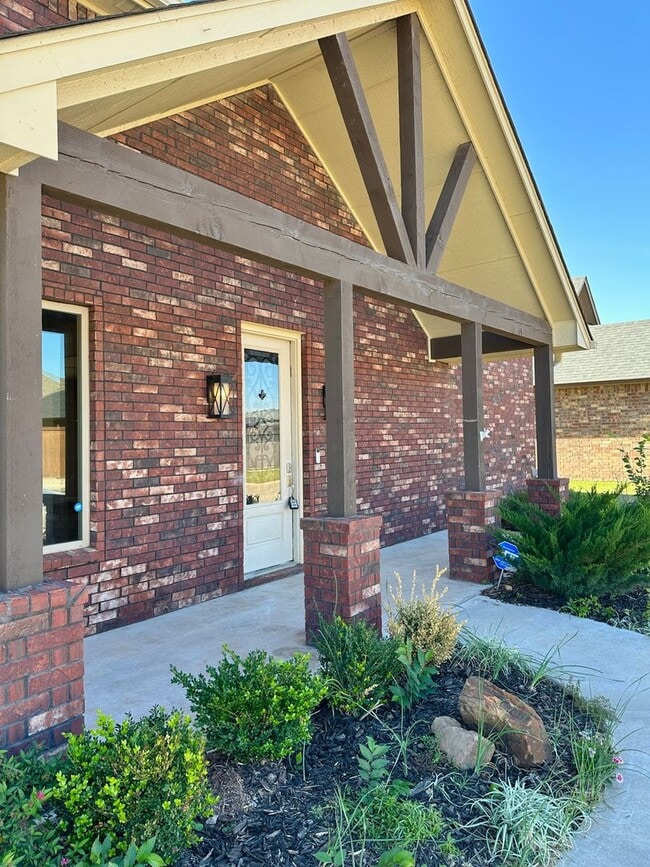 Foto del edificio - 2 story, 5-bedroom 3 bath home in Wyatt Acres