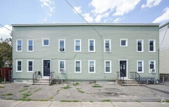 Building Photo - 34 Joy St