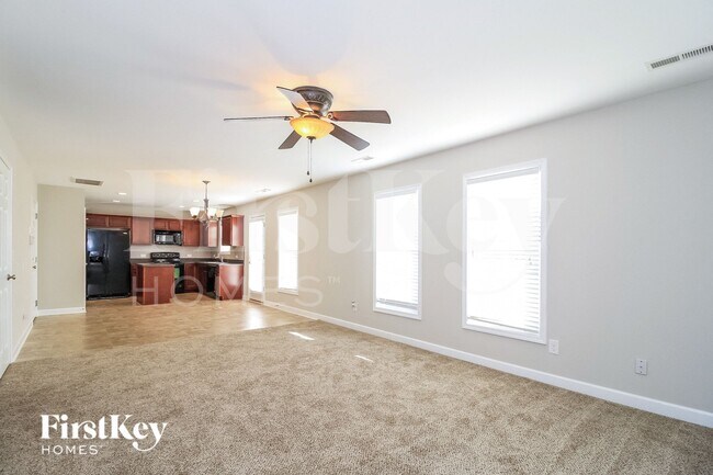 Foto del edificio - 1686 Crestlawn Tl