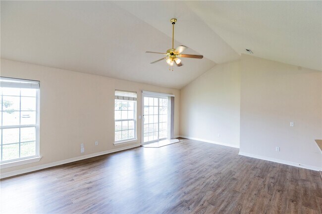Foto del edificio - 255a Ravenwood Blvd