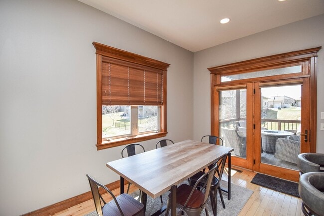 Building Photo - 2204 S Silverthorne Ave