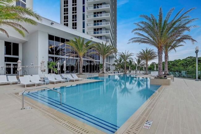 Foto del edificio - 16385 Biscayne Blvd