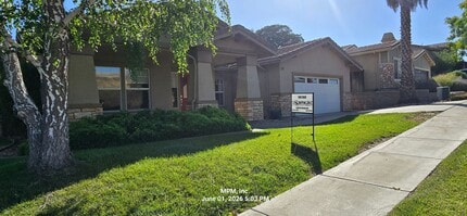 Building Photo - 218 Red River Dr