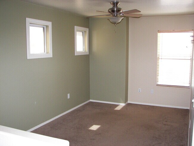 Foto del edificio - THE GARDENS SUBDIVISION