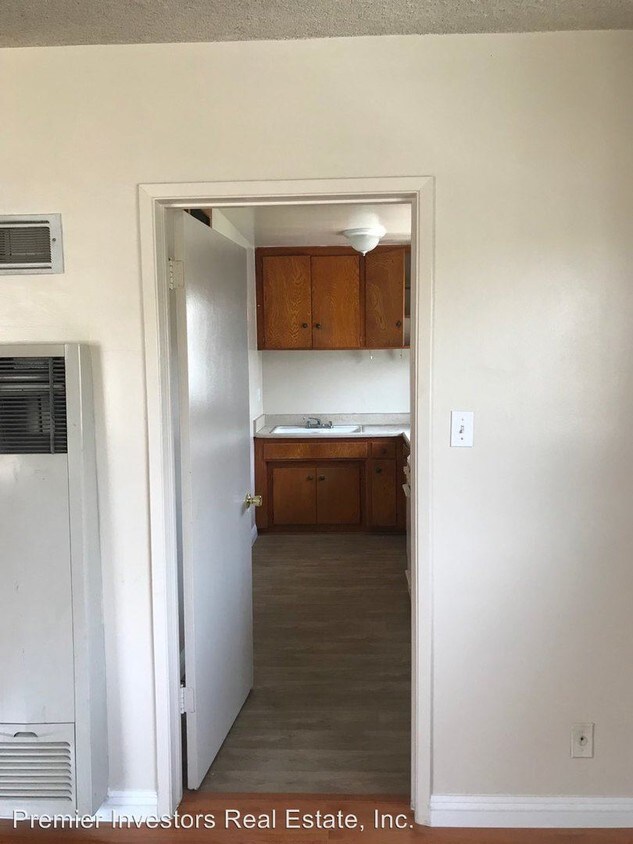 Primary Photo - 7246-7246 N Lotus Ave