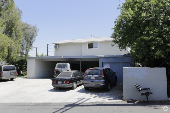 Building Photo - 107 N Tustin Ave