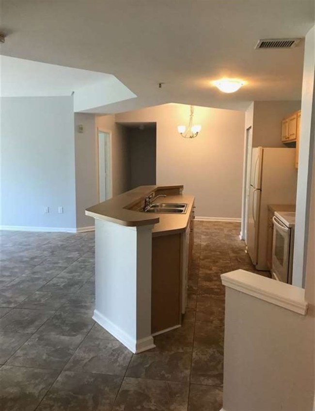 Building Photo - 440 S Villa San Marco Dr