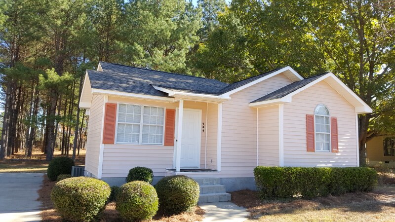 Foto principal - 608 Windcrest Dr