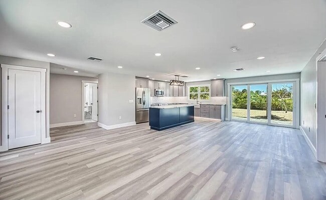 Building Photo - 446 Lake Murex Cir