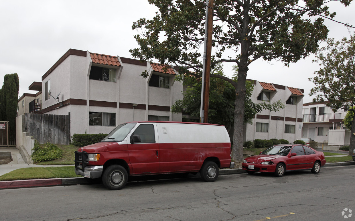 Building Photo - 659 S Webster Ave