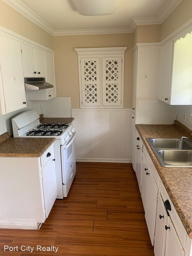 Building Photo - 3 br, 1.5 bath House - 463 Dixon Ave