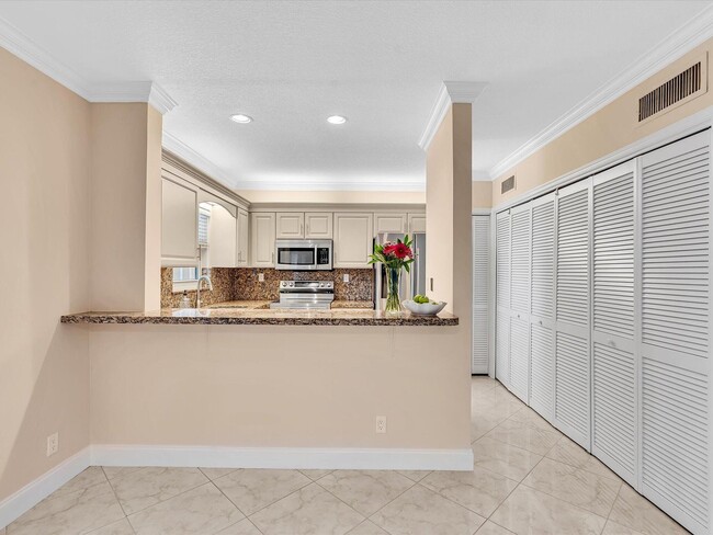 Building Photo - 333 SE 20th Ave