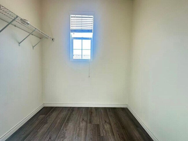 Foto del edificio - 5862 Ginger Dr