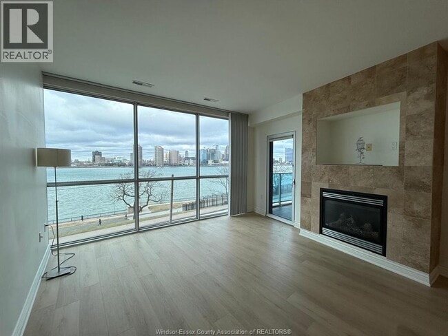 Photo du bâtiment - 1225 Riverside Dr W