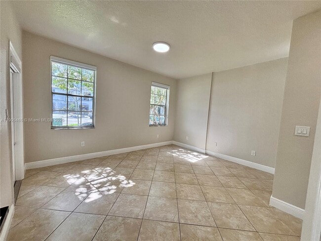 Foto del edificio - 741 SW 148th Ave