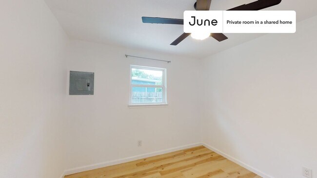 Foto del edificio - Private bedroom in 4 bed/2 bath Home