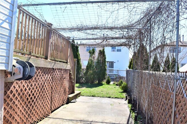 Foto del edificio - 46 Rowan Ave