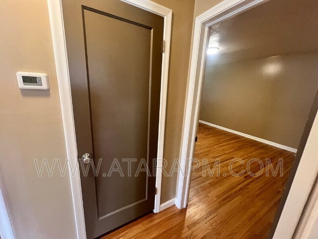 Building Photo - 871 Foothill Dr