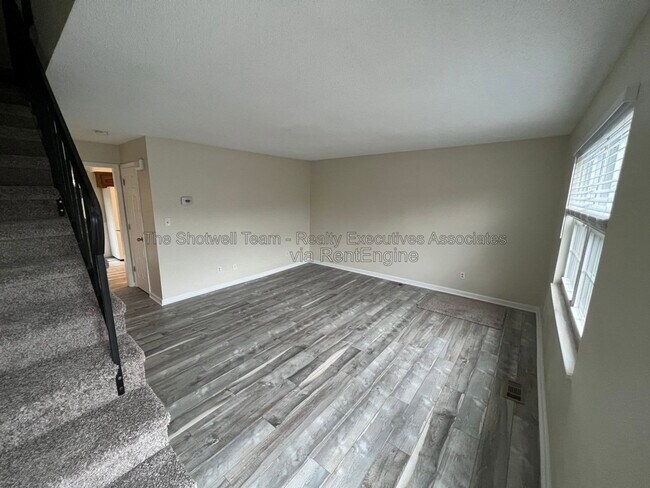 Foto del edificio - 1664 Louisville Rd