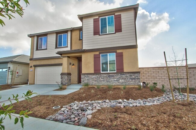 Building Photo - 5 BEDROOMS SOLAR AUDIE MURPHY RANCH