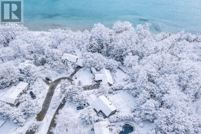 Photo du bâtiment - 1294 Gatehouse Dr