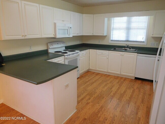 Foto del edificio - 6200 Sugar Pine Dr