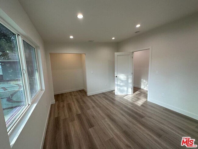 Building Photo - 11441 Oro Vista Ave