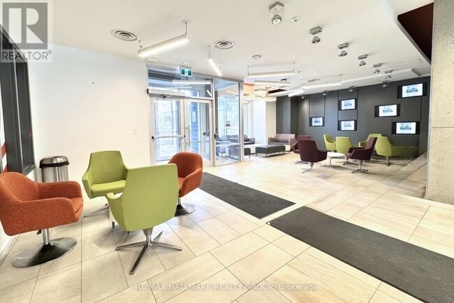 Photo du bâtiment - 105 Champagne Ave S